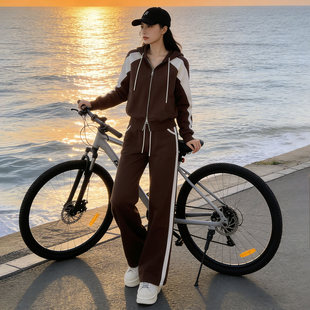 2026早春新款时尚休闲套装女高级感撞色连帽上衣阔腿裤运动两件套