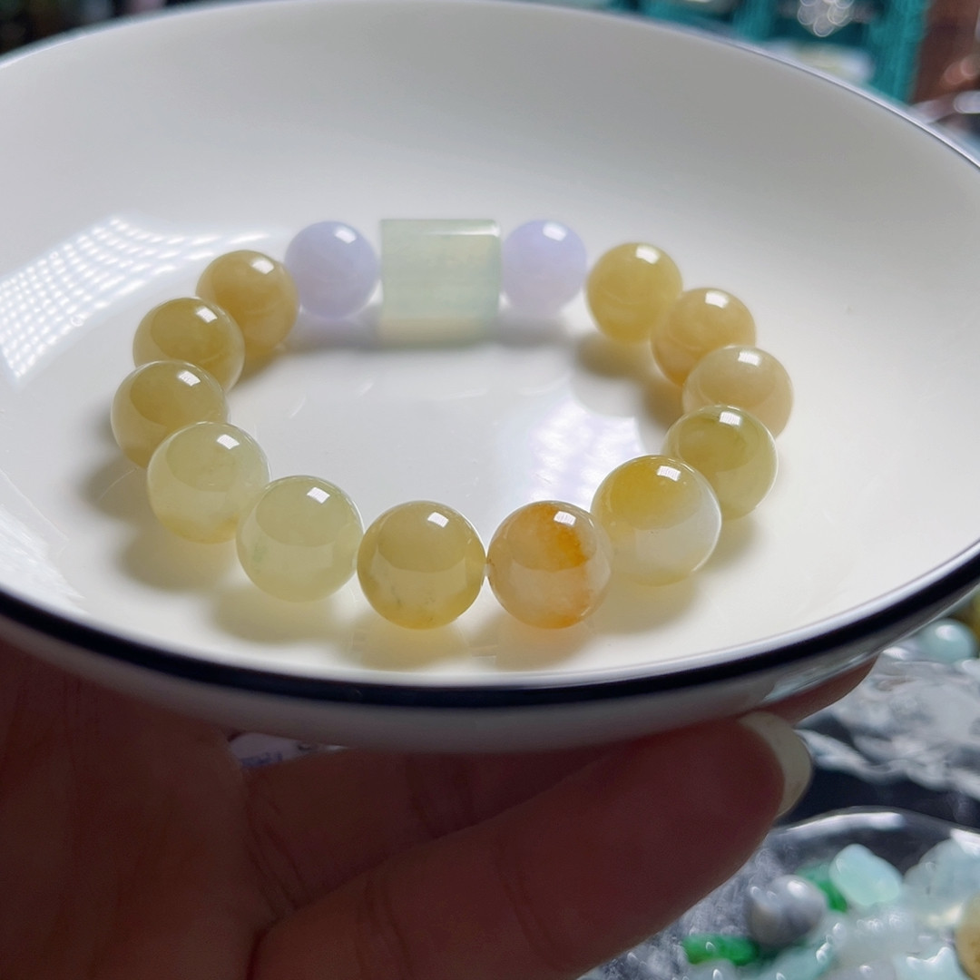 c8翡翠手串冰黄翡小号15颗卡10左右