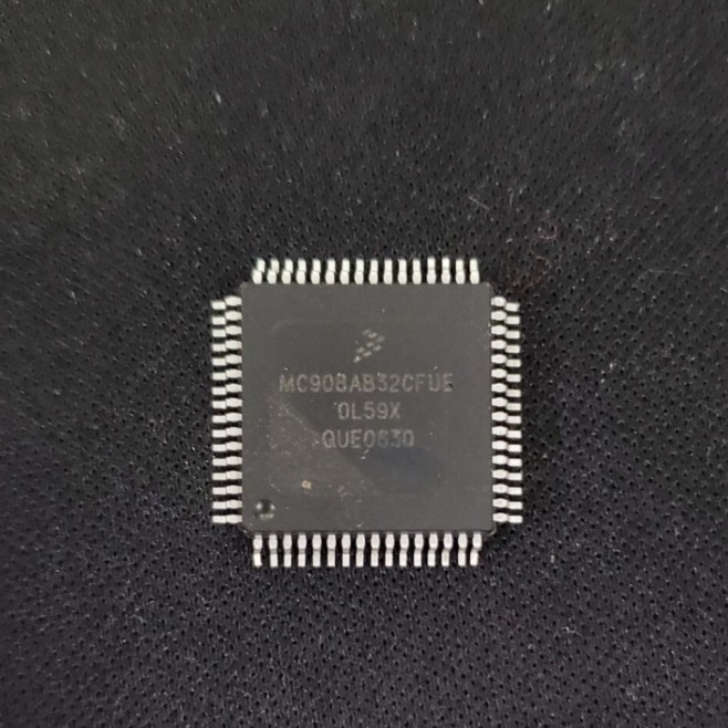 【凯拓达电子】MC908AB32CFUE QFP64 微控制器芯片,
