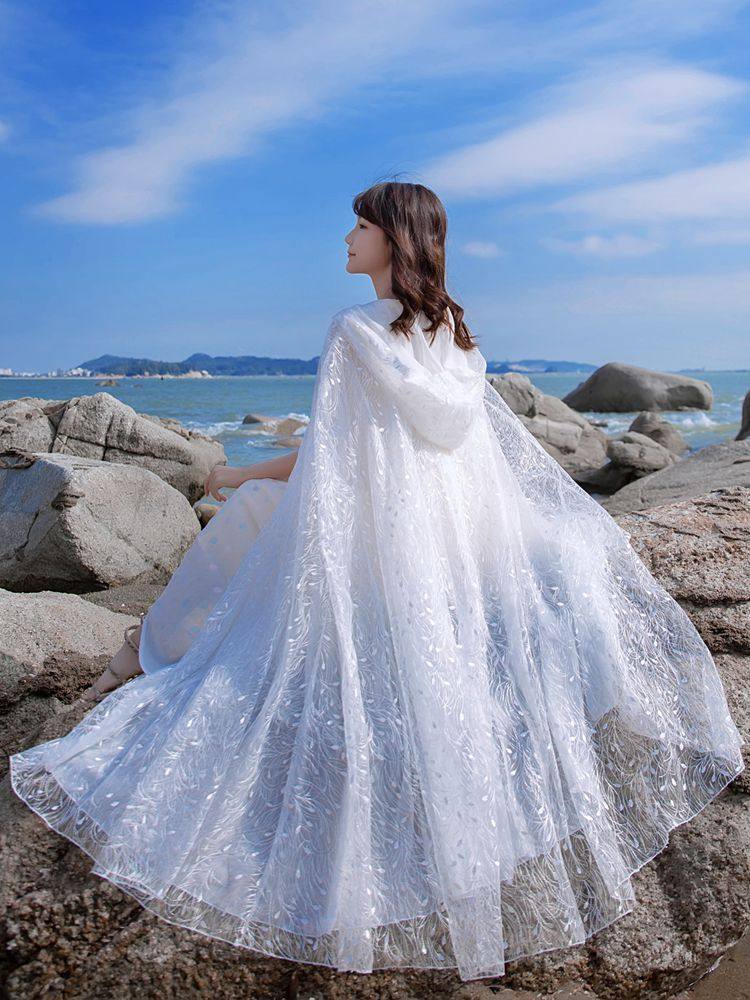 海边拍照衣服白色飘逸沙滩防晒衣女夏旅游度假披风超仙三亚旅行穿