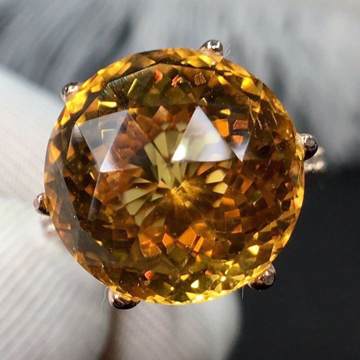 巴西黄水晶戒指宛如一颗硕大的黄钻泰国切工全净体品质