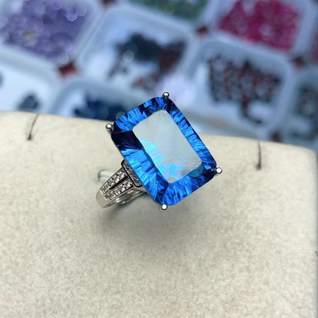 天然托帕石戒指18K经典瑞士蓝托帕石超闪烟花切工18k精工镶嵌