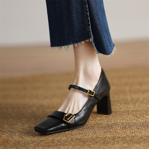 棕色羊皮方头一字带高跟鞋