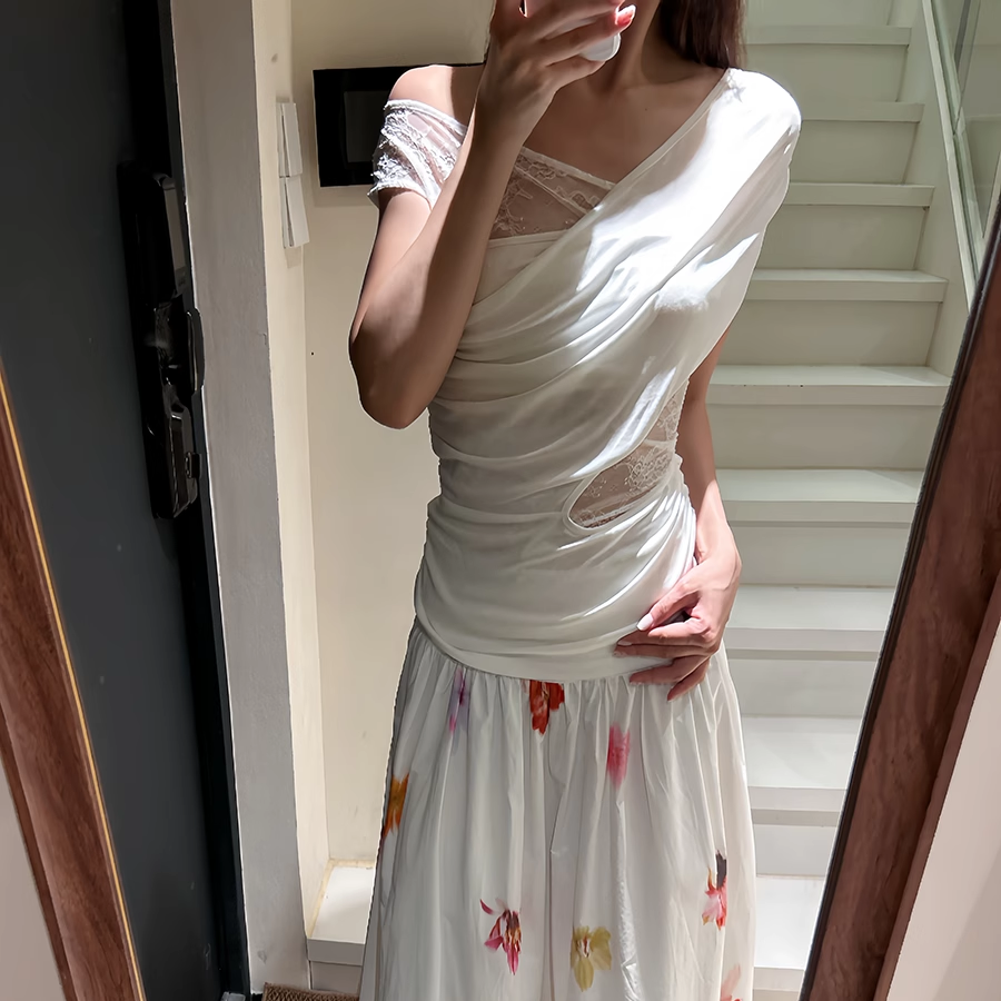 【现货】纯欲风白色蕾丝网纱拼接不规则斜肩修身短袖T恤女