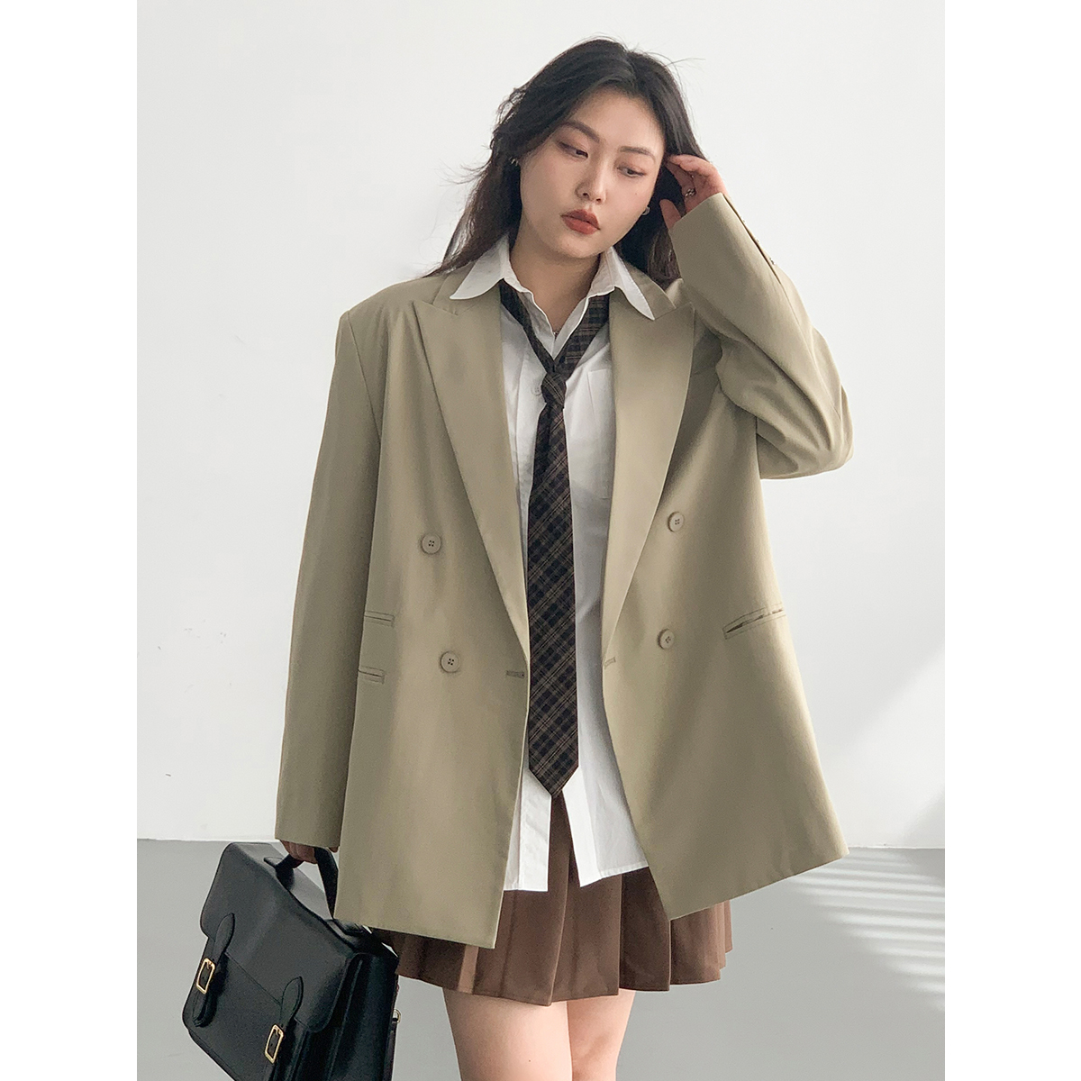 桑蚕丝简约蝴蝶扣西装外套微胖