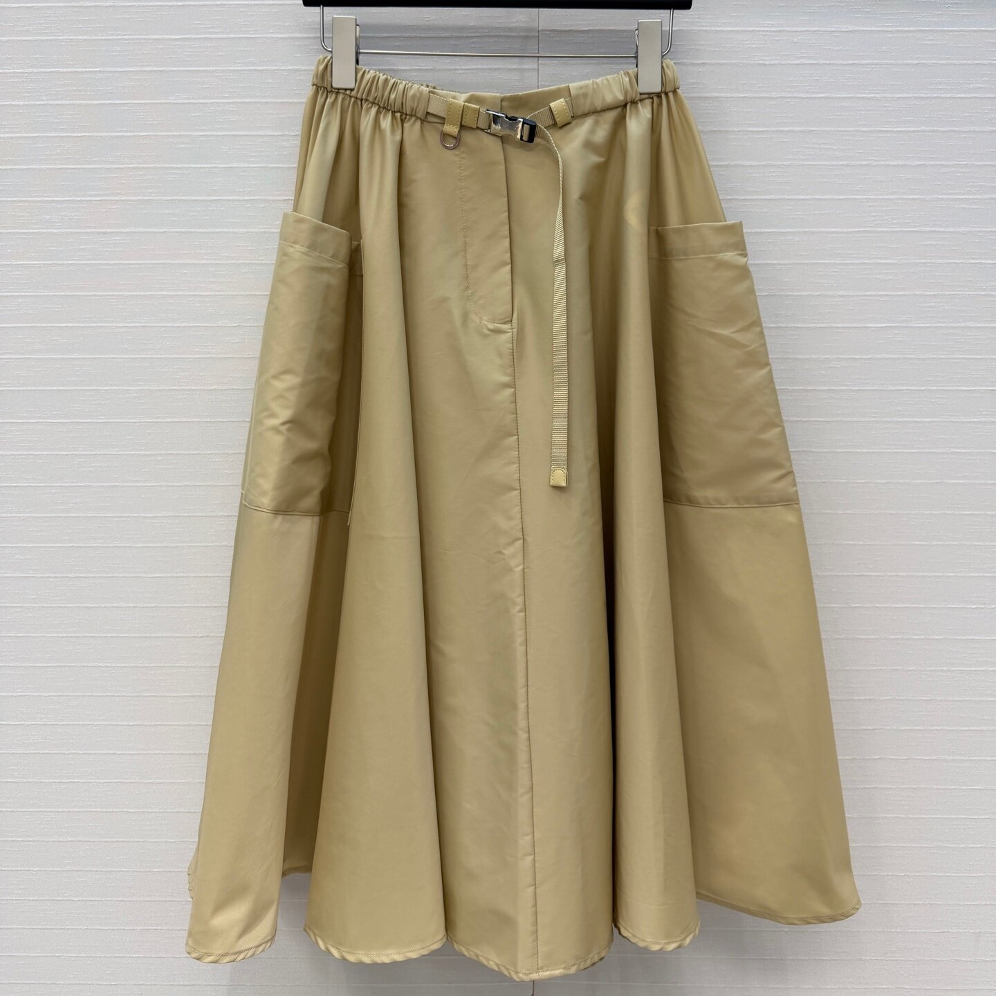 进口再生尼龙卡其色松紧腰A字大伞裙摆机能风插扣大口袋半身裙