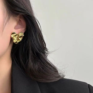 金色银色爱心褶皱耳钉简约气质小众轻奢冷淡风镀22k金耳饰女百搭