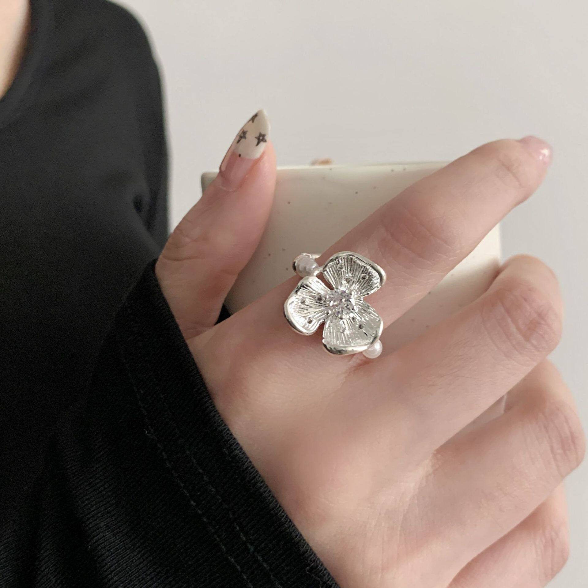 S925银饰品甜美风花朵戒指女时尚精致优雅串珠弹力松紧指环小众轻