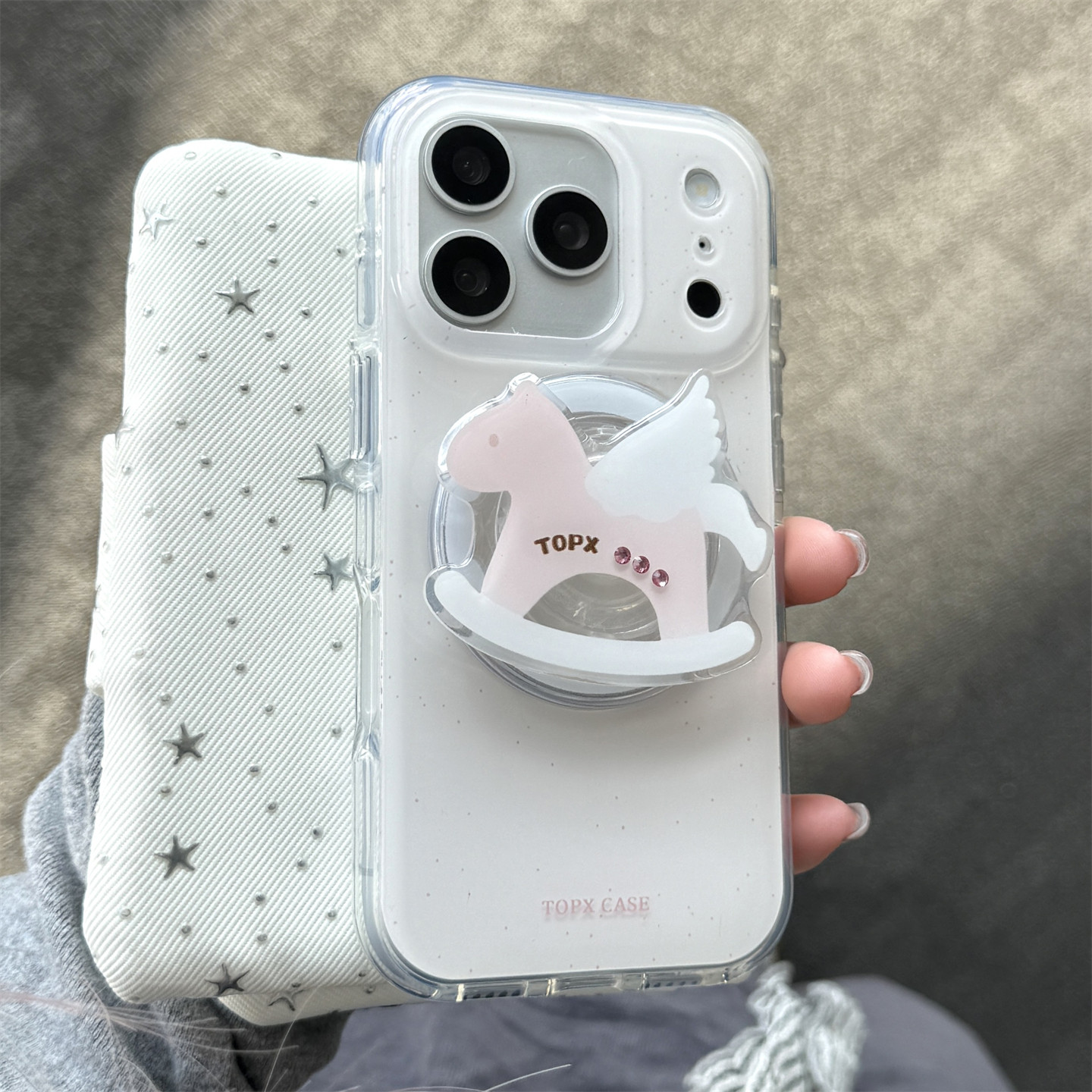 白色简约磁吸小马带支架适用iphone16promax苹果17ProMax手机壳新款13防摔15Promax保护套创意双层14粉色17女,3C数码配件,手机保护套/壳,淘宝优惠券,粉丝福利购,淘宝优惠卷