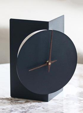现代极简黑色金属哑光质感几何抽象时钟座钟摆件个性样板房装饰品