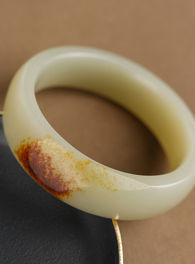 领玉人和田玉籽料黄沁皮手镯