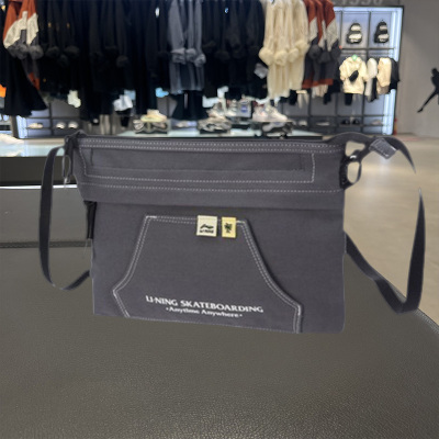 李宁新品Steven Harrington联名系列休闲帆布斜挎包ABDR608
