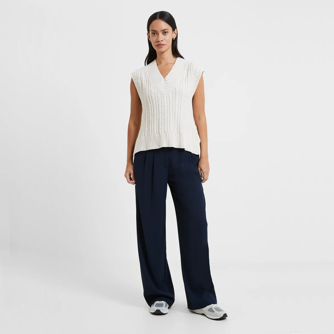 英伦FC 女款 下开衩V领绞花无袖宽松针织背心 6700