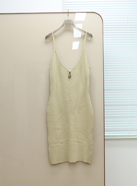 美系蕉国BR 女款 V领珍珠扣金属丝混纺吊带罗纹针织连衣裙 C519