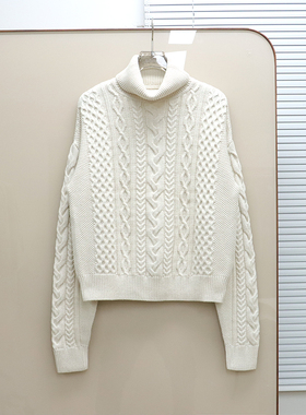 美系蕉国BR 女款 高领绞花落肩长袖针织衫 D702
