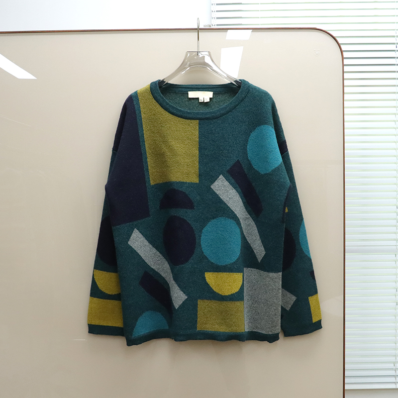 英伦se@s@1t  女款  羊毛混纺圆领几何提花宽松落肩针织衫 D620