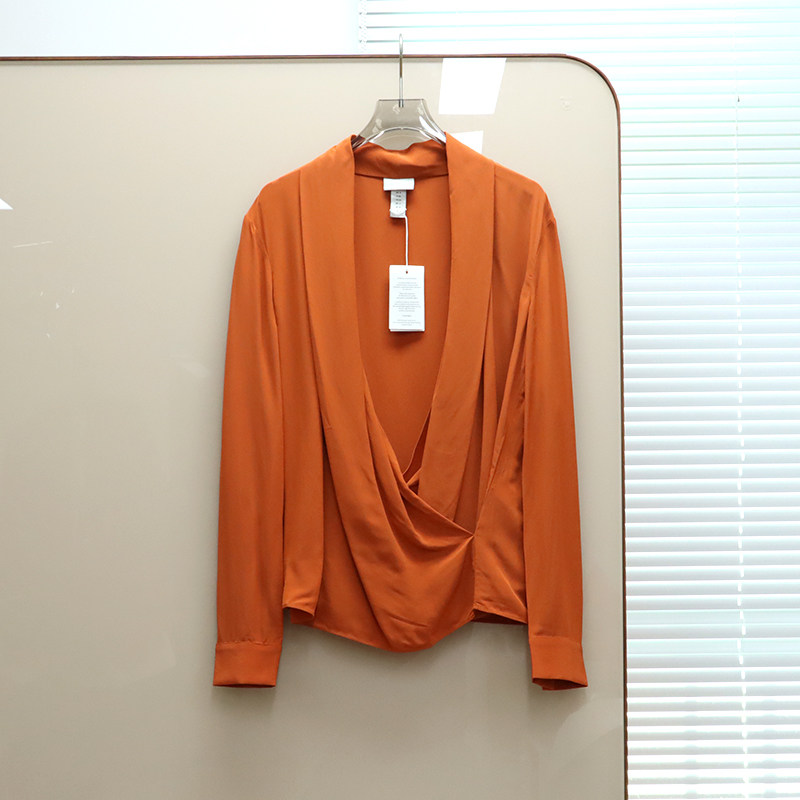 英伦奢华度假EVR 女款 焦糖橙V领裹身长袖衬衫 B372