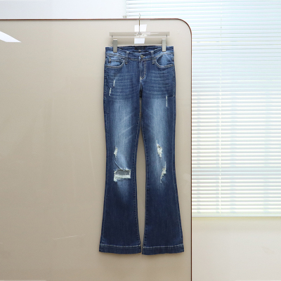 美式丹宁DJ 女款 深蓝洗水磨破微喇牛仔裤 F584