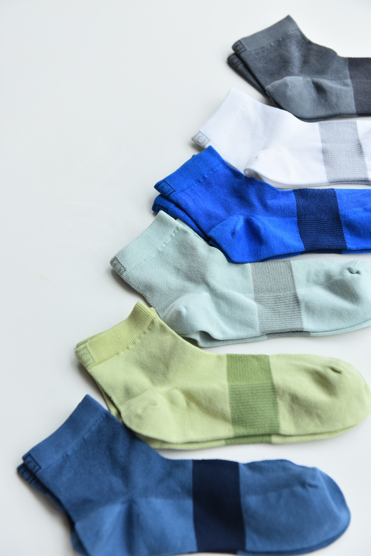 YaG25春夏新 jiao透气凉感皮撞色拼色排汗薄款无骨缝男中低筒袜