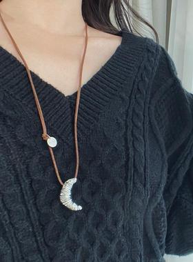 不掉色~小众牛角包面包可颂麂皮绳长项链吊坠锁骨链毛衣链女礼物