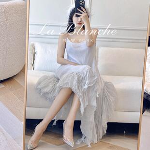 Blanche暗黑风褶皱设计不规则剪裁冰川白气质拉满吊带连衣裙