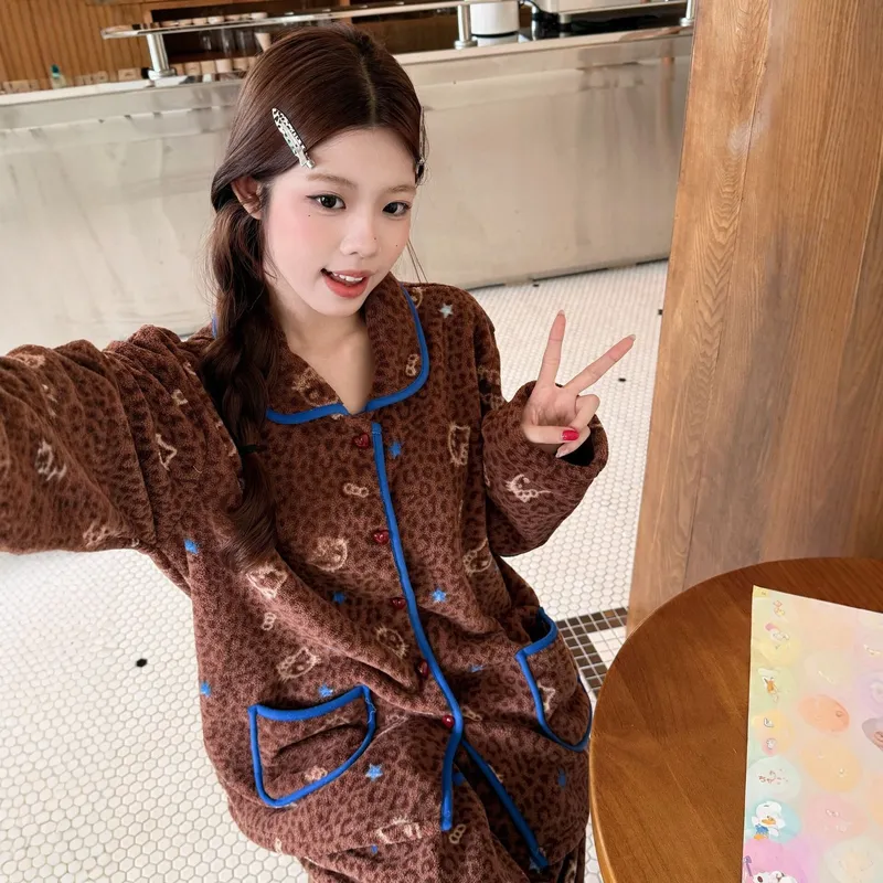 秋冬翻领开衫家居服套装豹纹卡通印花慕斯绒柔软睡衣女加厚保暖