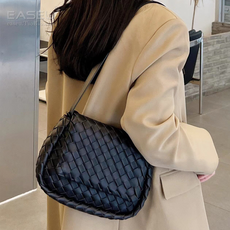 Easeu简约手提秋冬新款CobbleBag羊皮编织翻盖式单肩斜挎包女包