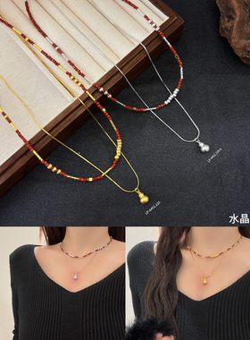 丽系红水晶串起复古韵律小金珠与蛇骨链交织小熊葫芦吊坠藏着闪钻