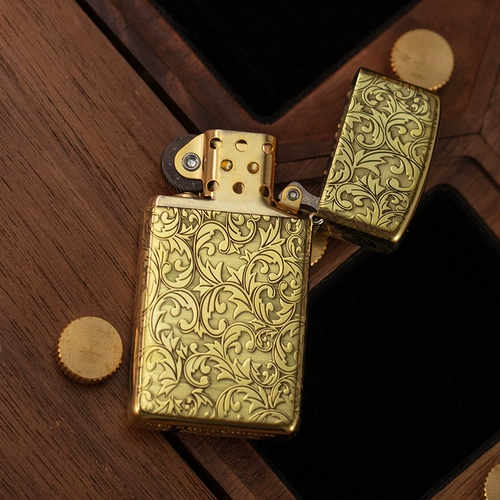 Zhibao Ligher подлинный Zhibao Tangcao Eightyear Old Shop 16 Цвета Zhibao Tang Cao Zippo Подлинное латунное волокно -воздушное угольное и нефтяная узкая машина узкая машина