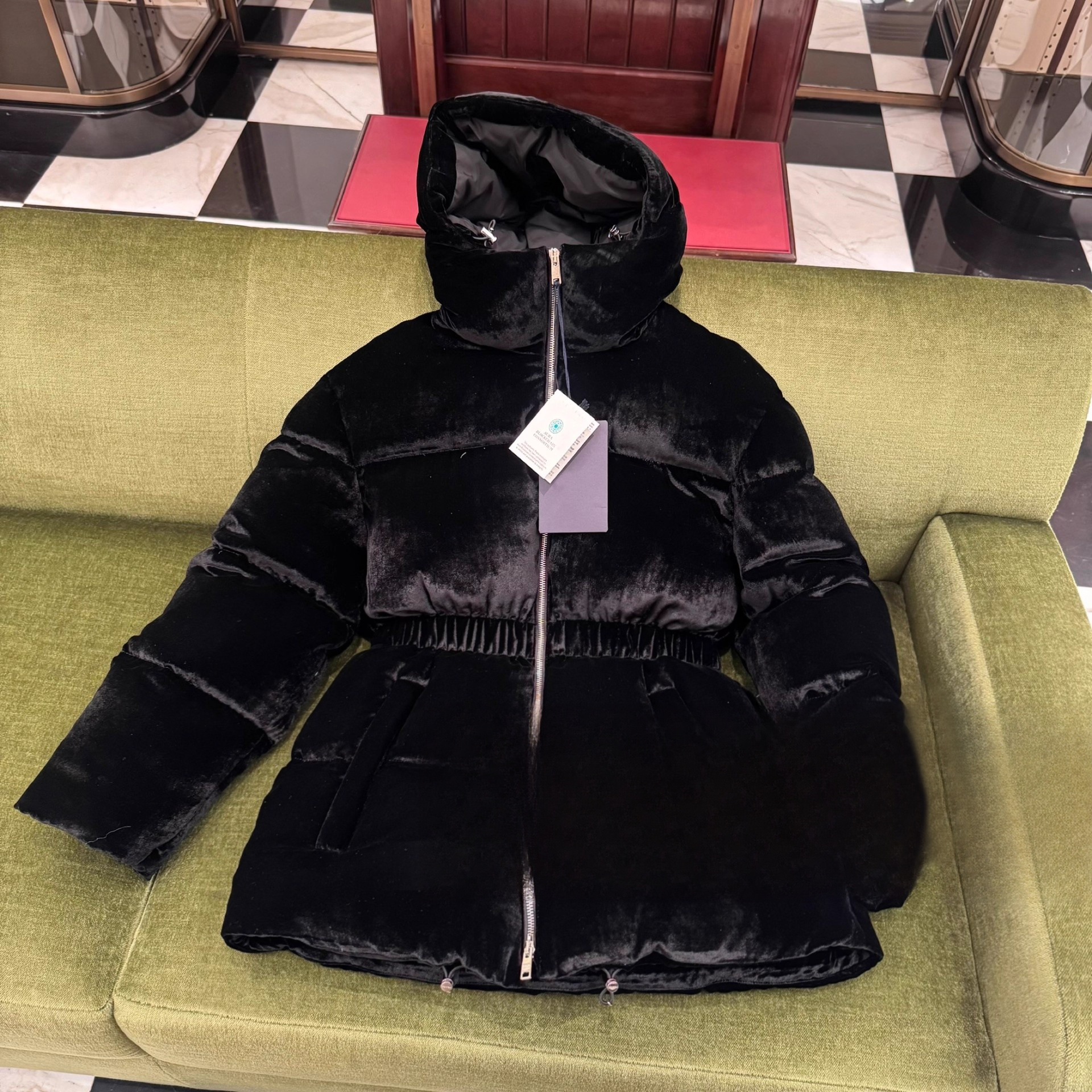 意大利米兰 女士金属徽标 蚂蚁松紧收腰丝绒质感中长款连帽羽绒服