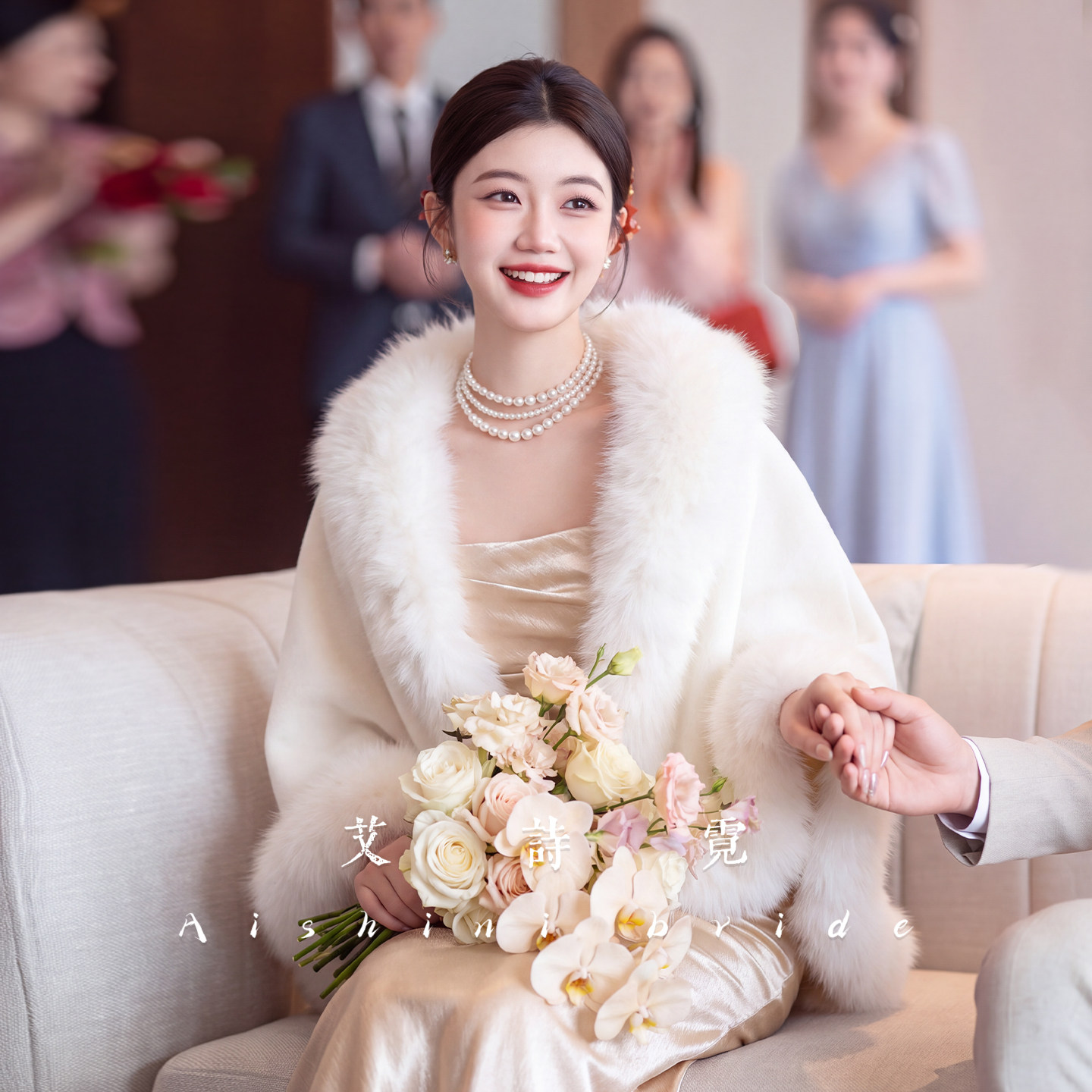 《雪衿》白色皮草订婚礼服旗袍披肩保暖加厚秋冬季羊毛外套女斗篷