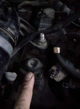 江西五十铃DMAX皮卡MUX发动机上废气阀黑色曲轴箱通风阀爆款直销