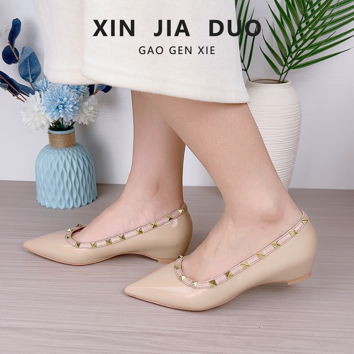 尖头内增高女鞋粗跟通勤低跟鞋女气质名媛3厘米铆钉瓢鞋裸色单鞋