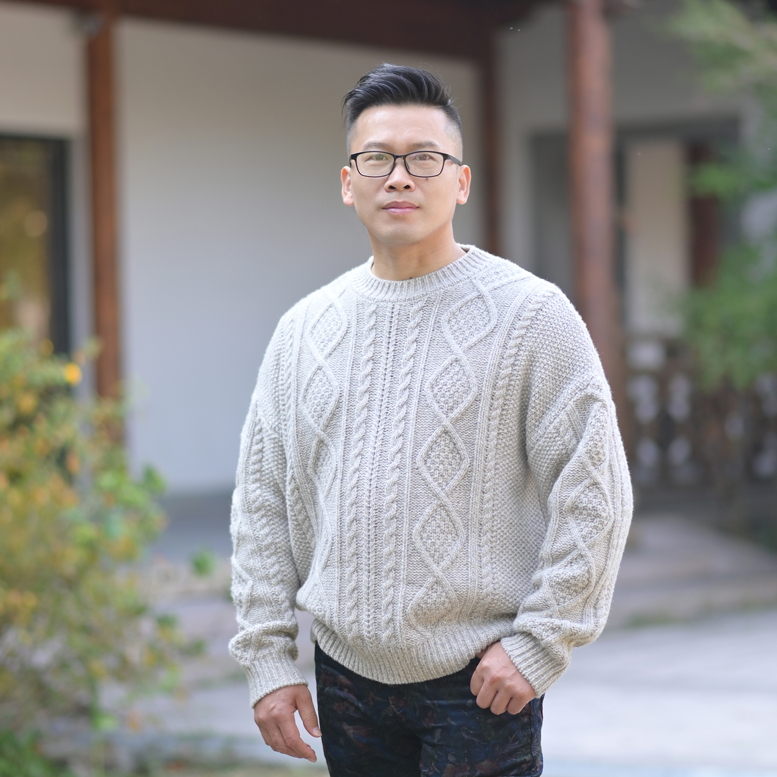 宽松大版纯羊毛圆领绞花毛衣上新