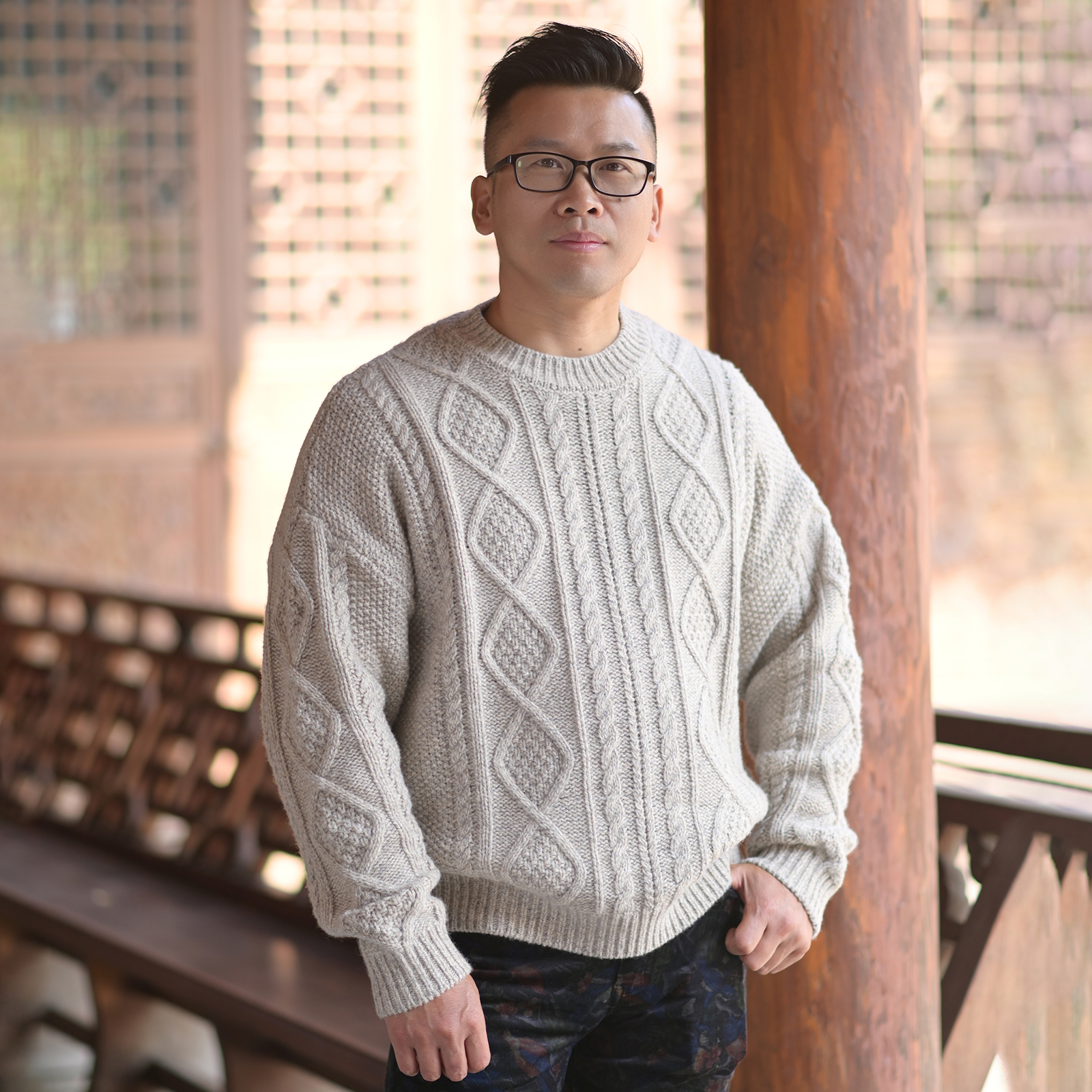 宽松大版纯羊毛圆领绞花毛衣加厚