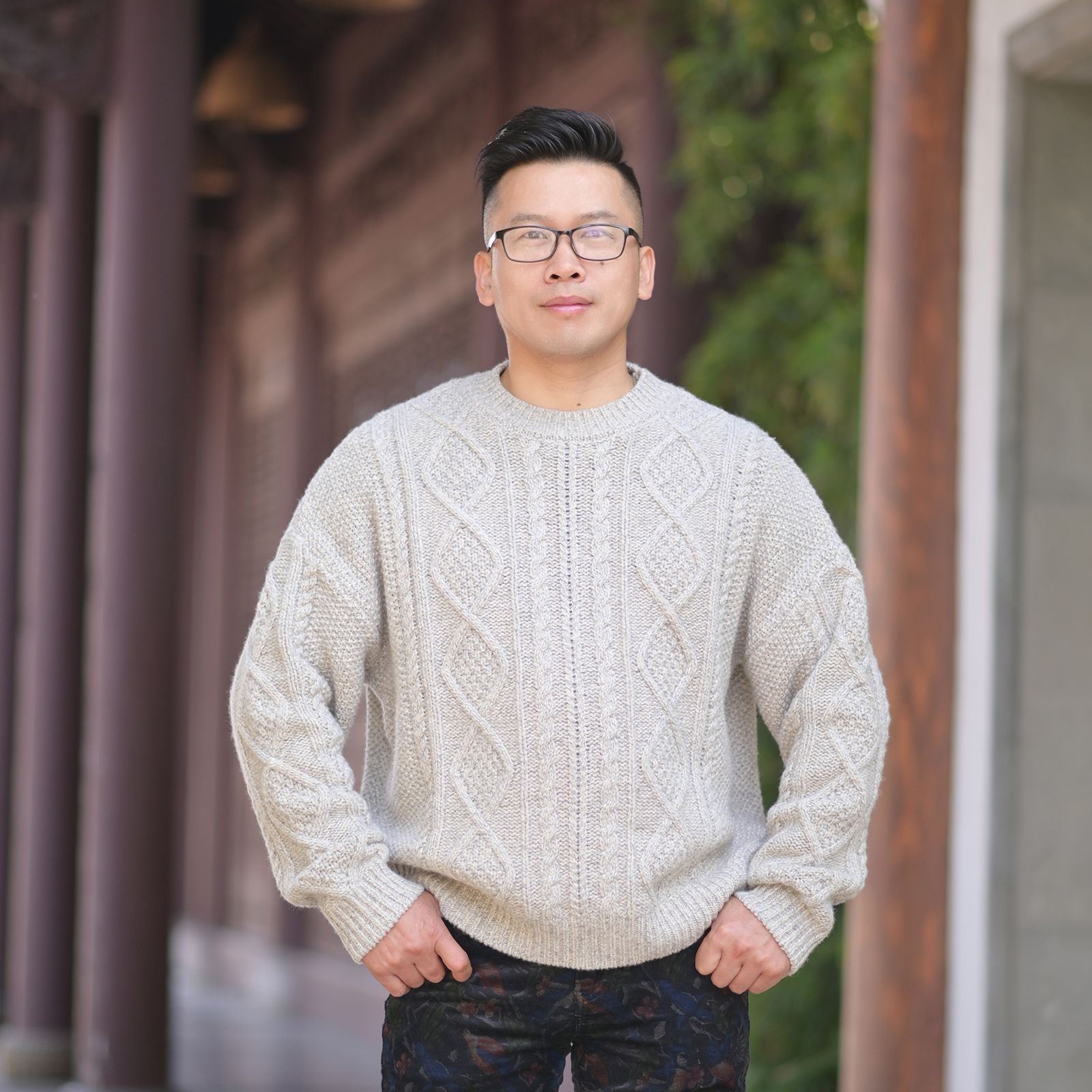 宽松大版纯羊毛圆领绞花毛衣加厚