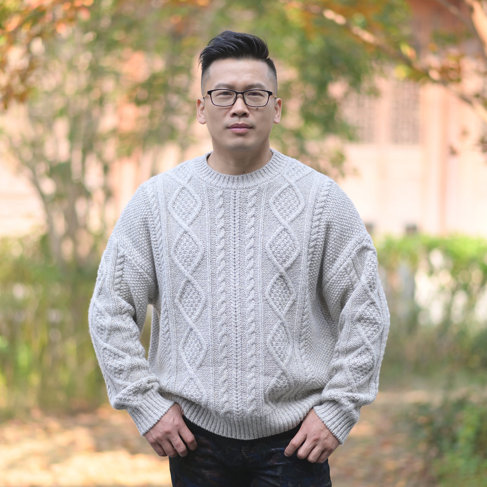 宽松大版纯羊毛圆领绞花毛衣上新