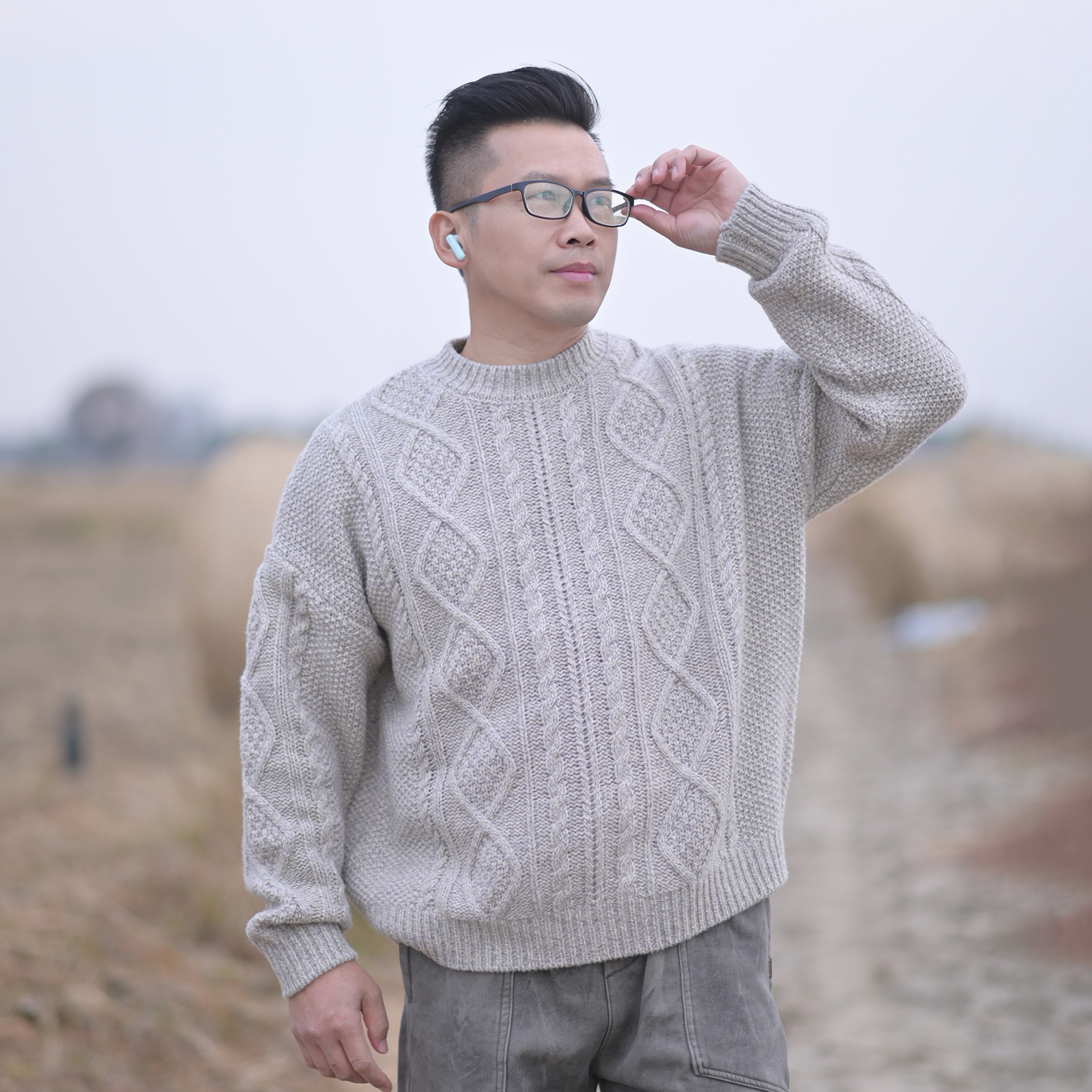 宽松大版纯羊毛圆领绞花毛衣加厚