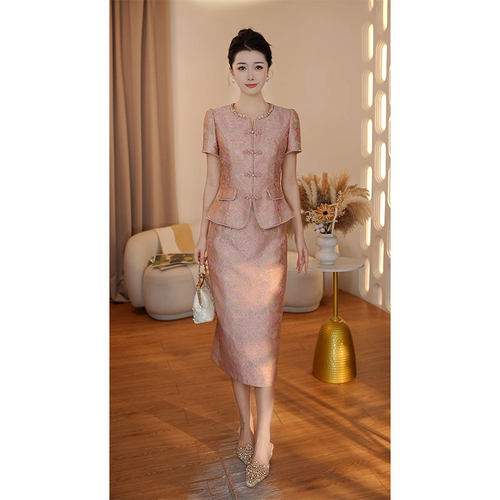 新中式春山粉黛婚宴婆婆礼服套装