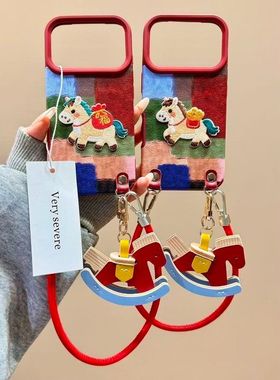 半糖壳野ins皮纹刺绣福袋元宝小马苹果17pormax手机壳iPhone16pro腕带15防摔14pro新款13防摔17保护套