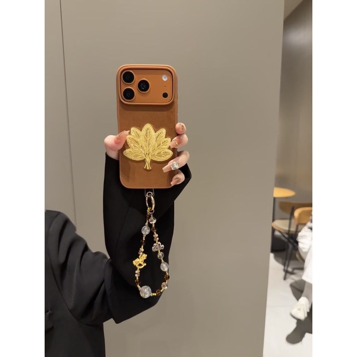 美拉德棕绒布柚子叶手机壳