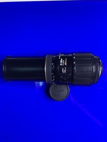尼康F 适马70-300mm/4-5.6D自动长焦镜头 APO金圈D头专业1:2微距