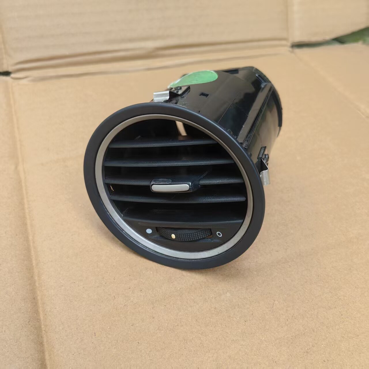 适用于荣威350空调出风口总成