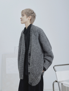 衣疫 软糯慵懒风毛衣休闲外套 定染羊驼毛混色V领牛角扣羊毛开衫