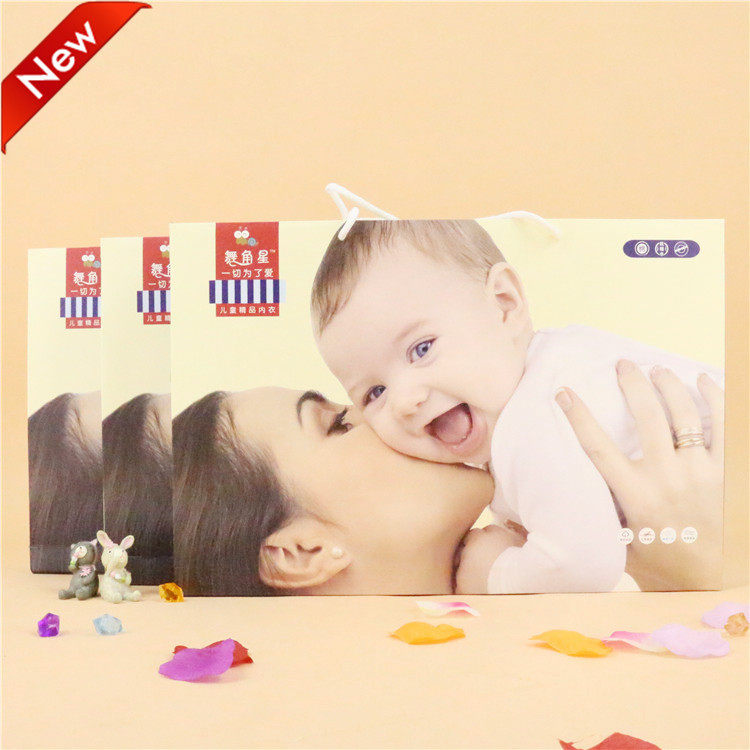 Coffret cadeau pour bébé - vêtements - Ref 1955699 Image 1