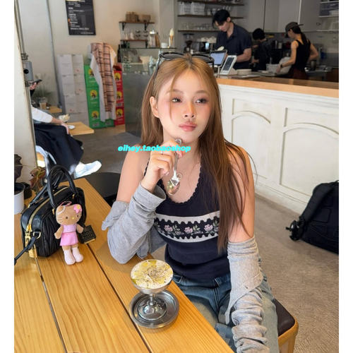 eihey诶嘿设计感时尚百搭毛织花朵挂脖吊带甜辣短款外穿上衣背心