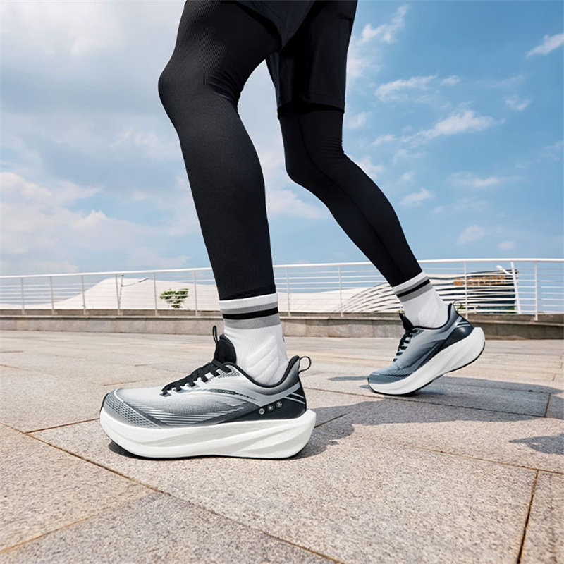 乔丹运动鞋男款2026新款春季透气轻便减震防滑跑步鞋QDB023254201