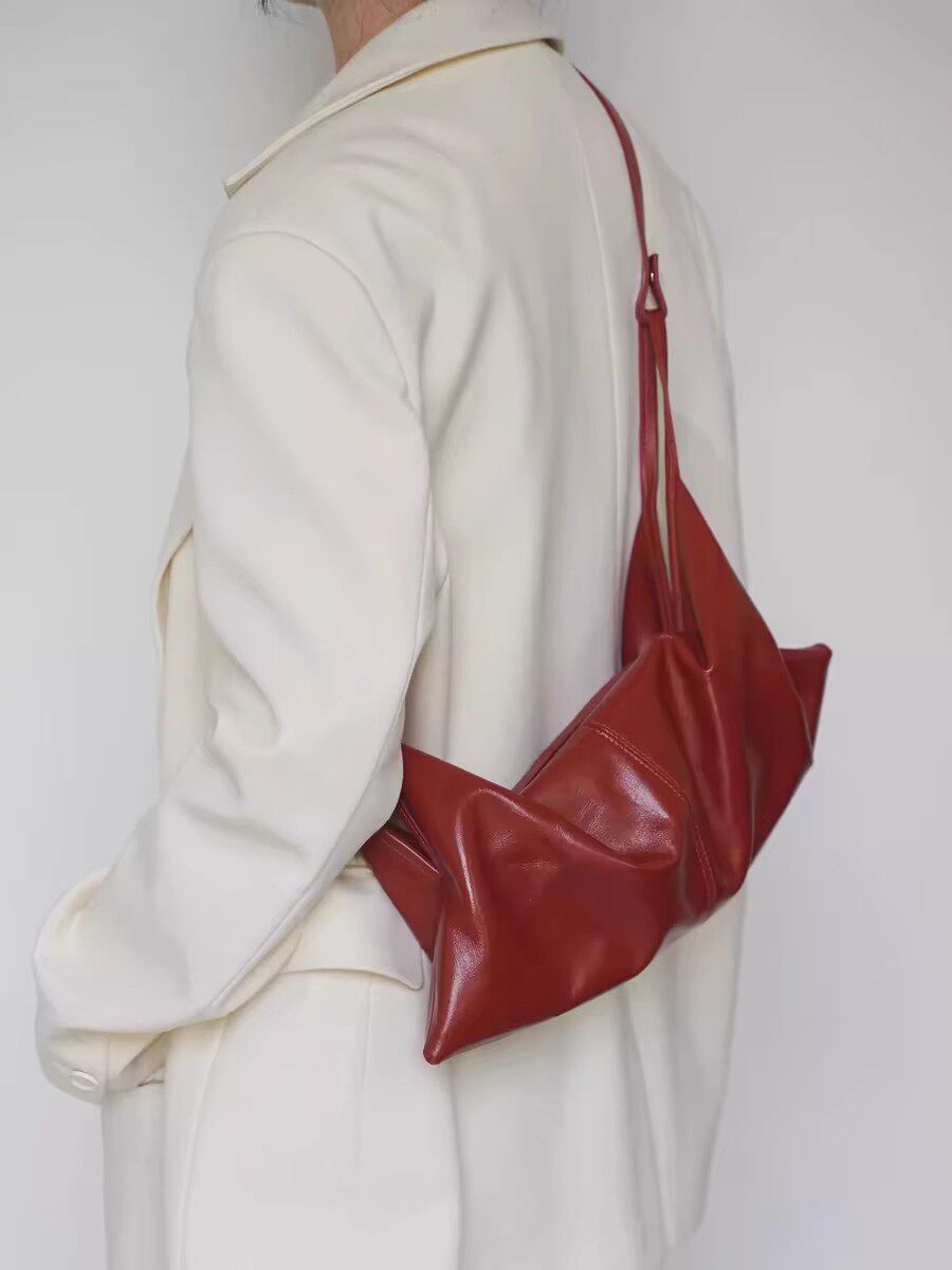 法式轻奢小众设计头层油蜡高质感软皮慵懒风单肩斜挎手提牛角包,箱包皮具/热销女包/男包,托特包,淘宝优惠券,粉丝福利购,淘宝优惠卷