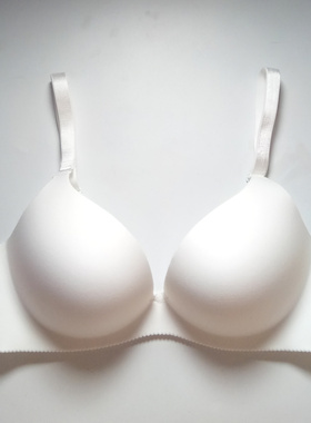 60657075BCDDEF无钢圈一片式白色上薄下厚聚拢小底围无痕文胸实拍