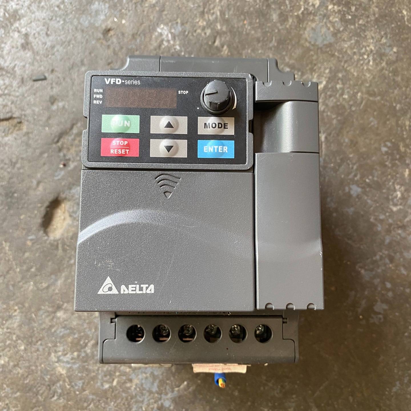 VFD037E43A-M 台达E变频器3.7kw 外观成色不